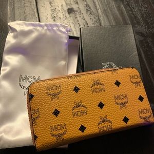 Mcm wallet